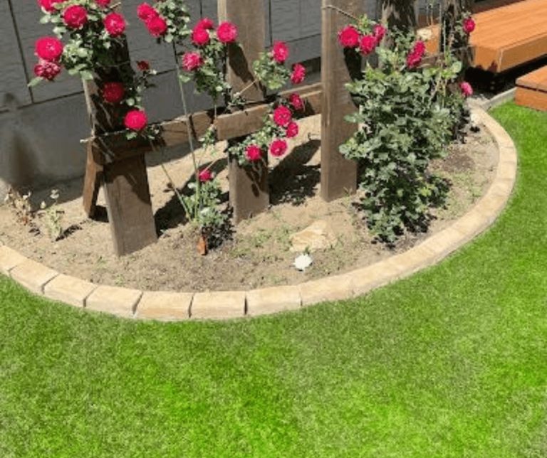 花壇や植え込みのまわり